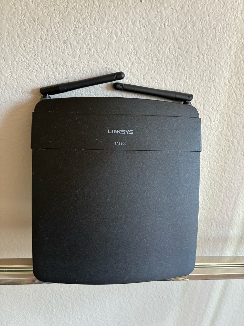 Linksys Black EA6100 Dual-Antenna Wireless Router